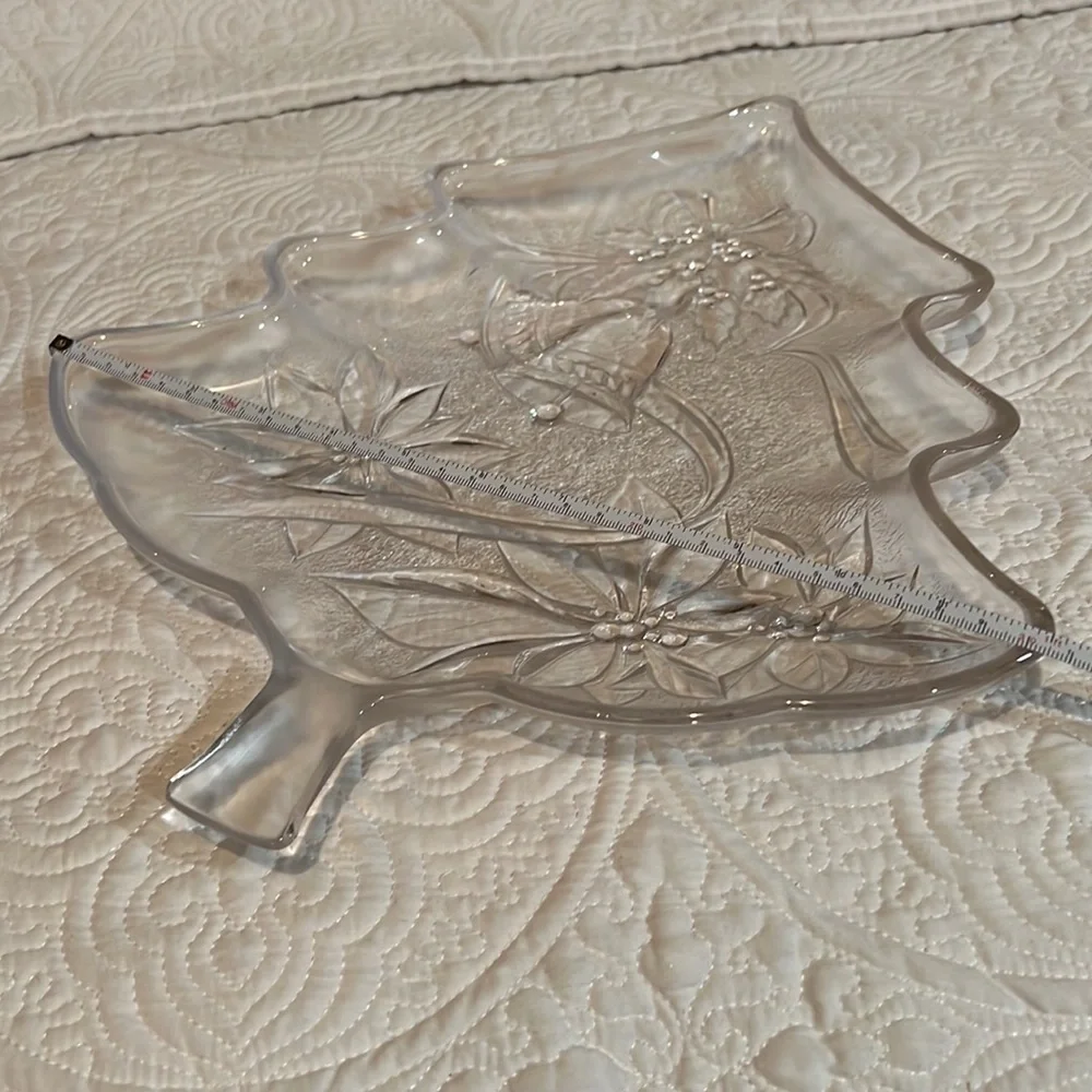 Glass‎ Christmas Tree servers